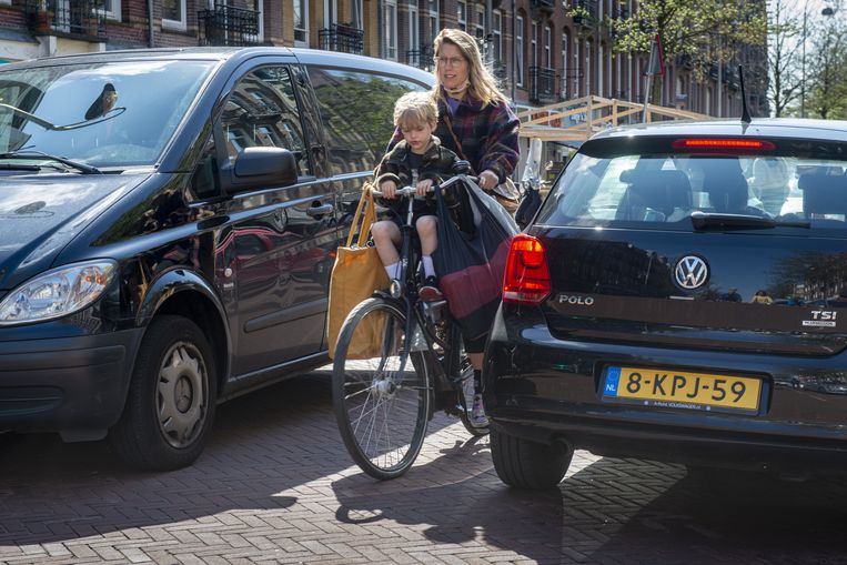 Javastraat. Voor fietsers is meer ruimte nodig in de stad. Beeld Sabine Joosten/ANP