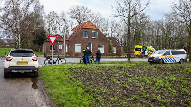 Vrouw op de fiets gewond na aanrijding met automobiliste in Wilp