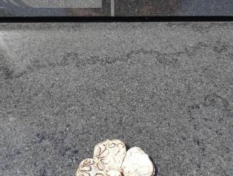 Keramiekatelier Terramuse gaat schuil achter bloemetjesactie op begraafplaats Huivelde: “Positieve actie in moeilijke tijden”
