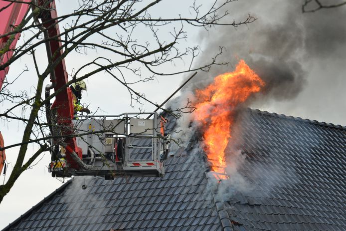 Brand in gebouw met zwembad in Prinsenbeek.
