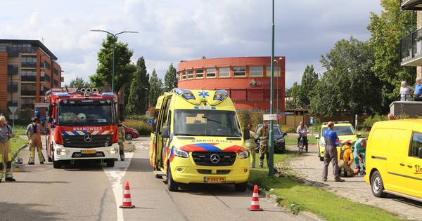 Een jongen is vanmiddag op de Clarenburg in Leusden gewond geraakt bij een fietsongeval.