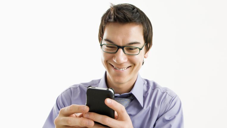 Man met smartphone. Beeld ThinkStock