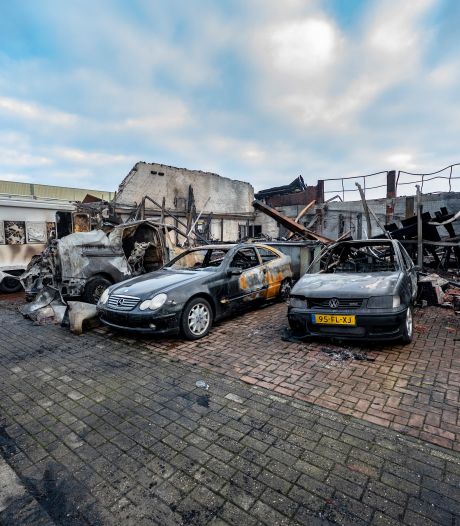 Susan werkt pal naast autobedrijf dat volledig afbrandde in Nijmegen: ‘Niemand kwam waarschuwen’