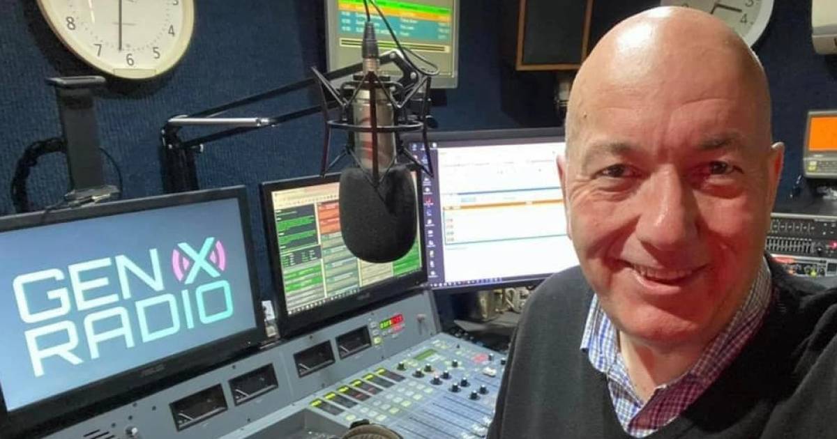 Il conduttore radiofonico inglese (55) ha avuto inaspettatamente un infarto ed è morto durante il suo stesso programma |  Notizie Instagram VTM