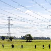 Opnieuw explosieven bij elektriciteitsstations: Duitse politie deelt signalement ‘klimaatterrorist’