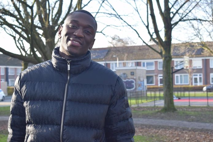 Nené bij het basketbalveld aan de Offenbachstraat. Foto: indebuurt Tilburg