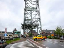 Hefbrug Boskoop niet meer in storing op 12 meter hoogte: verkeershinder neemt af