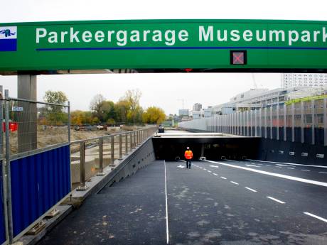 Hogere tarieven voor parkeren en bezuinigingen op jeugdzorg: gemeente Rotterdam let op het geld
