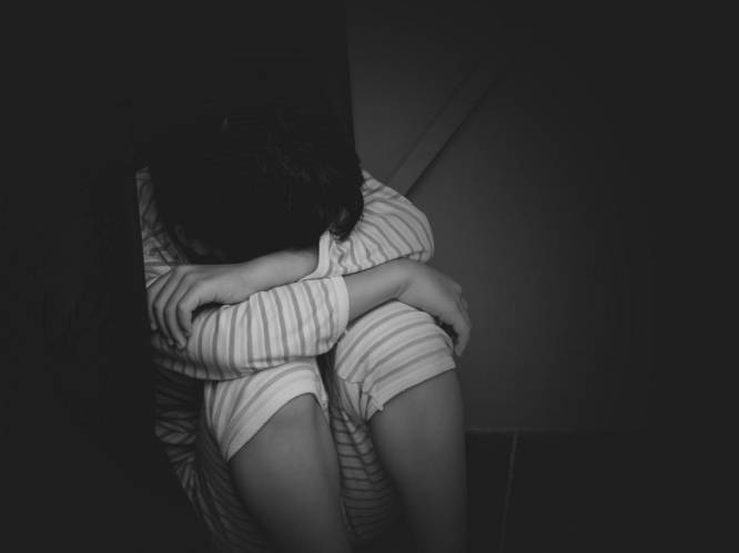Zware misbruikzaak in Zwitserland: vrouw voedt 4-jarig dochtertje op als seksslavin