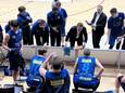 Coach Thomas Crab moest voor de rust herhaaldelijk bijsturen.