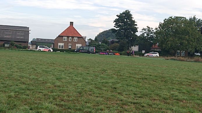 Negentien personen werden na een ballonvlucht gegijzeld in Bokhoven, vlakbij Den Bosch.