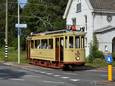 De historische tram 265 uit 1920 rijdt op Koningsdag ritten door de binnenstad.
