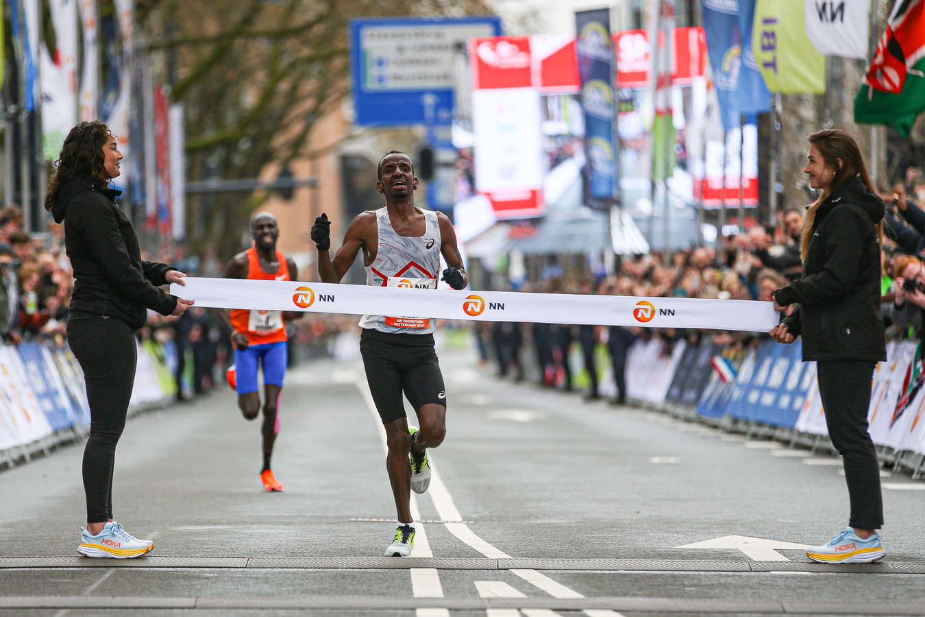 Abdi nageeye superblij met derde plek marathon rotterdam goede