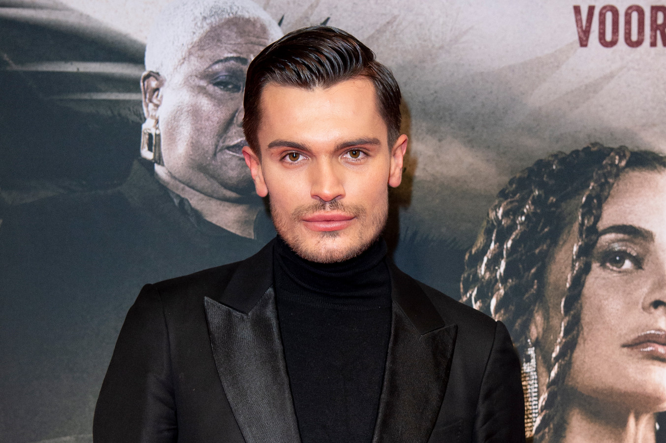 Influencer Koen Kardashian vliegt huilend naar afkickkliniek in ...