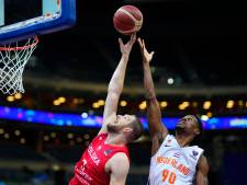 Basketballers geven opnieuw voorsprong uit handen en lopen knock-outfase EK mis