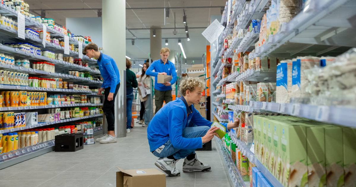 Georganiseerde chaos in nieuwe AH-XL: 130 medewerkers vullen lege ...