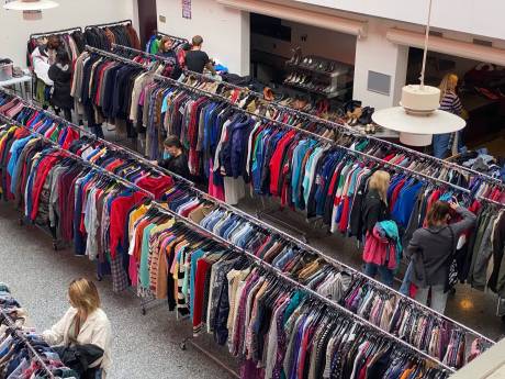 Inslaan maar! Dit weekend is er een vintage kilo sale in Eindhoven