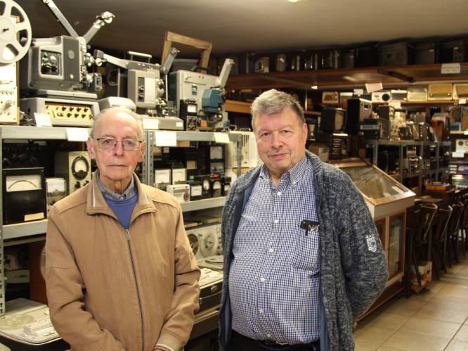 DE VERZAMELAAR. Broers Julien (83) en François (76) stellen onwaarschijnlijke collectie oude apparaten tentoon: “Mocht mijn vrouw nog leven, ze had mij al lang buiten gegooid”