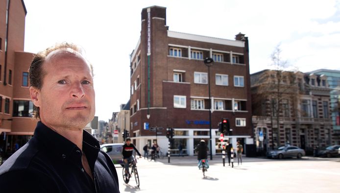Sven Arens voor Hotel Central. ,,De volgende prostituee is de doodsteek, dan zijn we failliet voor het hotel is verbouwd.”