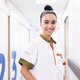De geboren verpleegster in Nora Gharib: ‘Het gevoel dat je een piet tussen je benen nodig hebt om gehoord te worden: geloof me, dat herkennen véél vrouwen’