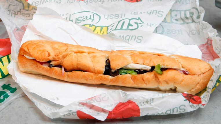 Subway belooft 'footlong' broodjes te die écht 30,48 centimeter zijn | De Volkskrant