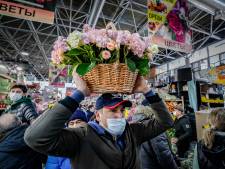 Ondanks verbod gaan bloemen nog volop naar Rusland: ‘Iedereen steekt z’n kop in het zand’