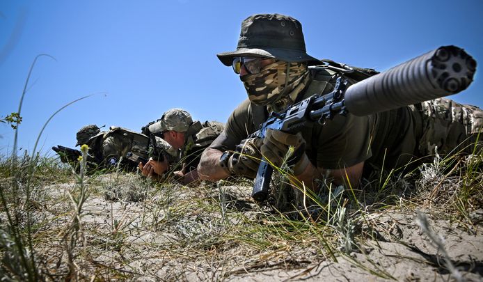 По данным разведки, формирование ранее входило в состав добровольческого отряда российских футбольных хулиганов, известного как батальон «Восток».