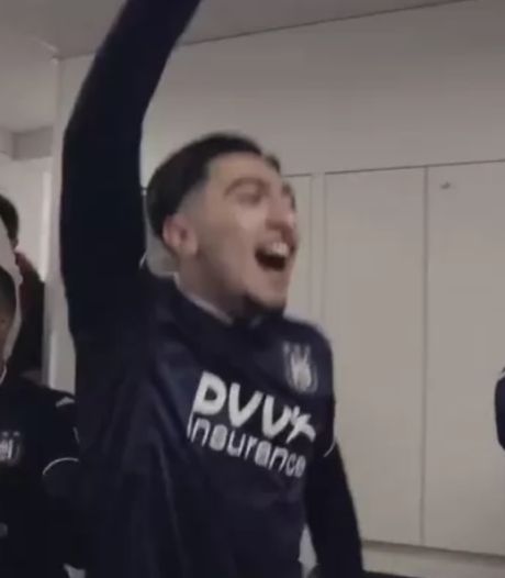 Scènes de joies dans le vestiaire anderlechtois après la victoire contre Bruges