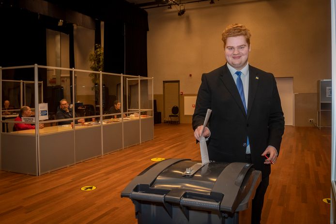 Jens van Kakerken (18) heeft de Conservatieve Partij opgericht en doet voor het eerst mee aan de gemeenteraadsverkiezingen in Woensdrecht. Hij is daarmee de eerste (en enige) nieuwkomer in vele jaren daar.