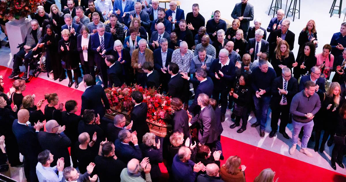 Een laatste groet aan Wim van der Leegte: ‘Afscheid dat hij verdient’