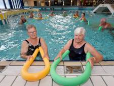 
Rugpatiënten in Oldenzaal hebben baat bij therapiezwemmen: ‘Het is ook een sociaal gebeuren’