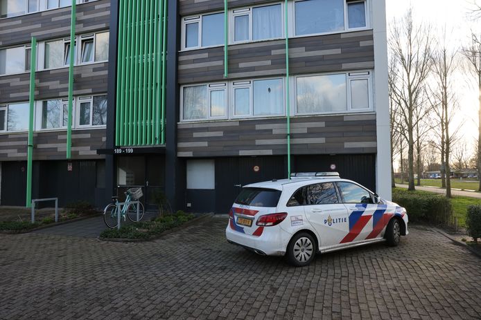 De politie heeft drie verdachten gearresteerd voor een woningoverval in Kampen.