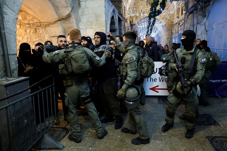 Ketakutan akan perang semakin meningkat setelah Israel menggerebek Masjid Al-Aqsa
