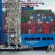 Voor de VS is China de vijand, de EU twijfelt, en Duitsland verkoopt een deel van de Hamburgse haven