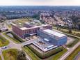 Het ziekenhuis in Zutphen vanuit de lucht gezien. Spoedzorg wordt hier afgeschaald. Net als de intensive care.