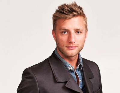 Jan likt aan bloemetjes en kritiek boeit Gerard Joling niet