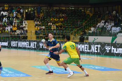 Millse handballer Nick de Kuyper maakt doorstart aan de Perzische Golf: ‘Dit avontuur wilde ik meema