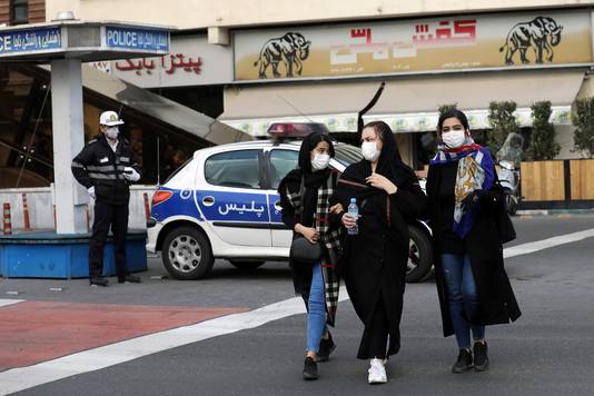 In Iran zijn inmiddels acht mensen gestorven door het besmettelijke virus. Zeker 43 raakten besmet, aldus de autoriteiten. 