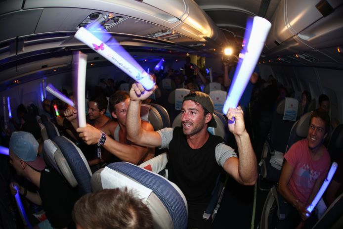 Feestvierders nemen een partyflight van Brussels Airlines naar Tomorrowland.
