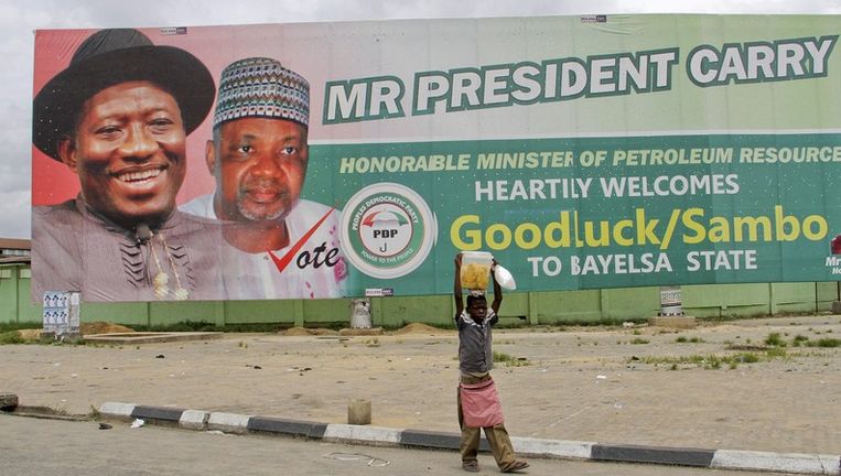 Goodluck Jonathan op een verkiezingsposter Beeld epa