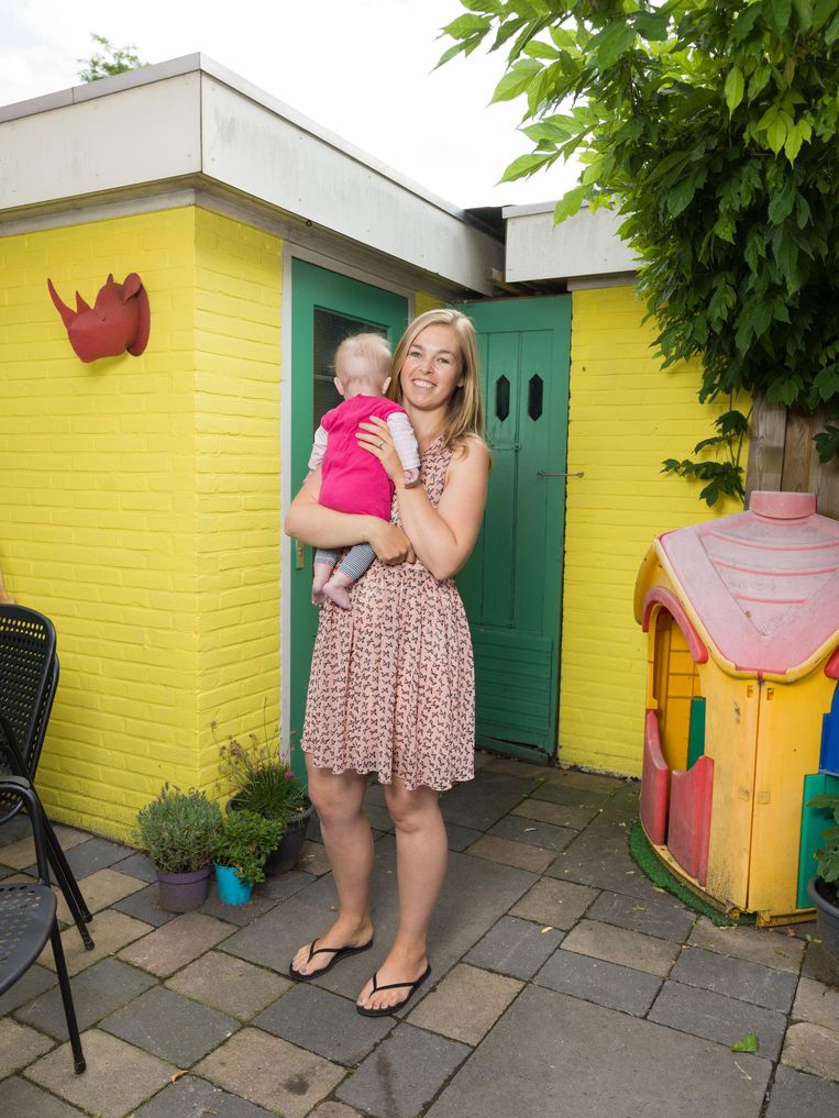 Martine van den Heuvel (33) is samen met Matthijs Veltman (32), en is moeder van Mia (bijna 3), Manon (3 maanden, hier op de foto). Wonen in Noord, zoeken onder andere in Zandvoort. Beeld Ivo van der Bent