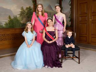 Klaar voor de troon: Noorse, Nederlandse en Belgische kroonprinsessen leunen op elkaar voor steun