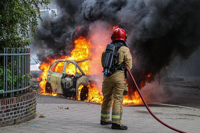 Aan de coendersweg in Groningen ging in augustus vorig jaar een Volkswagen ID3 in vlammen op. De elektrische auto vloog spontaan in brand tijdens het opladen.