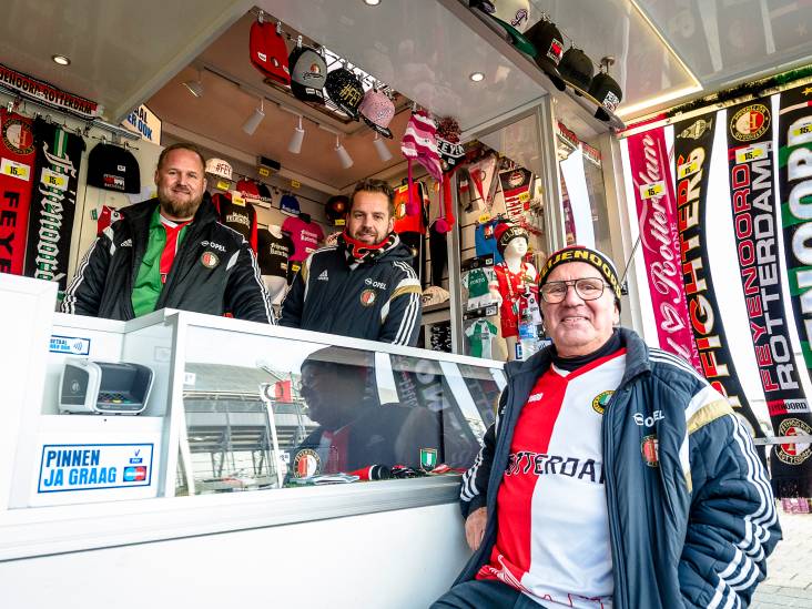Peter verkocht zestig jaar lang Feyenoord-artikelen en groeide uit tot een icoon bij de Kuip 