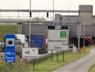 Zware avondspits op Antwerpse Ring richting Nederland: drie kwartier aanschuiven van Kennedytunnel tot Merksem