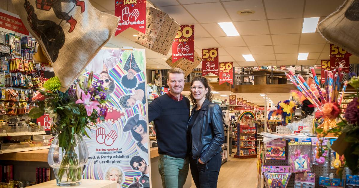 Feestartikelenwinkel Bertus Workel is in 50 jaar uitgegroeid tot een ...