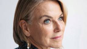 Therapeut Esther Perel over onze verhouding met werk in tijden van pandemie: “We beleven een collectieve relatiebreuk”