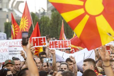 Duizenden nationalisten betogen in Noord-Macedonië tegen deal met Bulgarije om toetreding tot Europese Unie