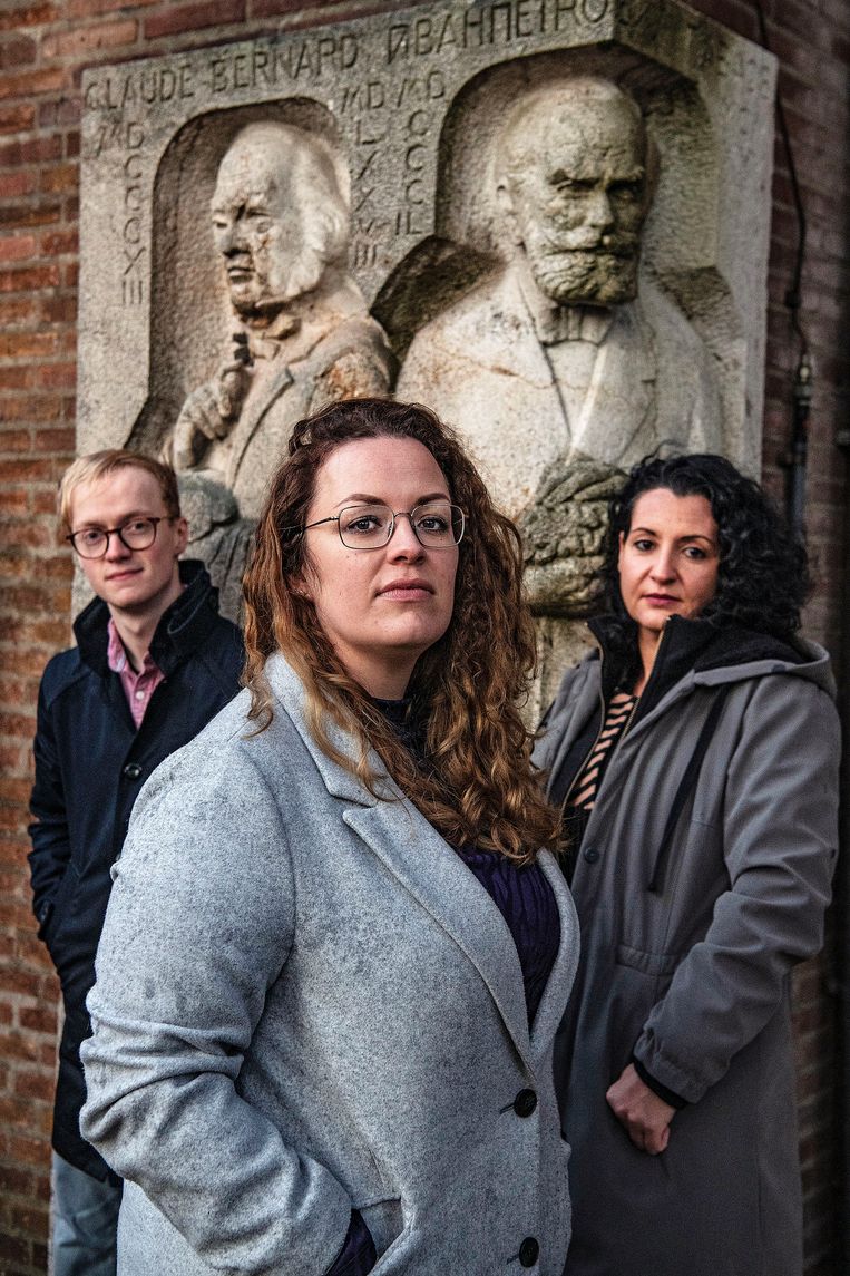 Whistleblowers: Bryant Jongkees, Laura Steenbergen and Roberta Sellaro.  Statue Guus Dubbelman / de Volkskrant