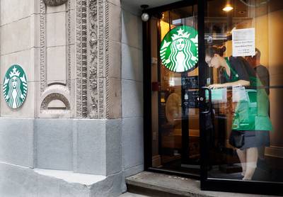 EU-hoorzitting over belastingvoordelen Starbucks